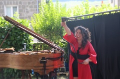 La Pianiste rouge 4 * 6000 x 4000 * (7.44MB)